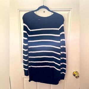 Old Navy black-and-white striped sweater long sleeve